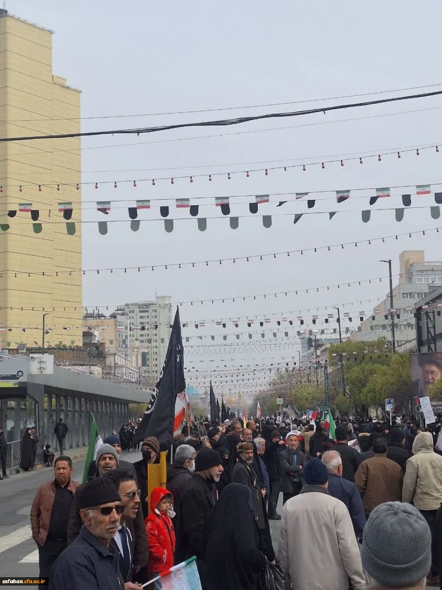 گزارش تصویری از حضور خانواده دانشگاه فرهنگیان استان اصفهان در مراسم روز جهانی قدس ۱۴۰۴ 23