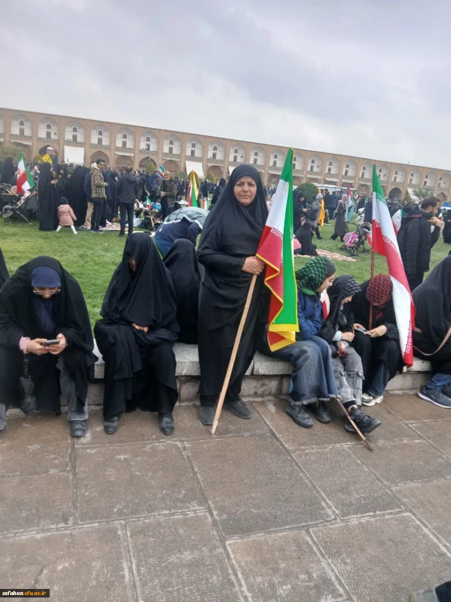 گزارش تصویری از حضور خانواده دانشگاه فرهنگیان استان اصفهان در مراسم روز جهانی قدس ۱۴۰۴ 20