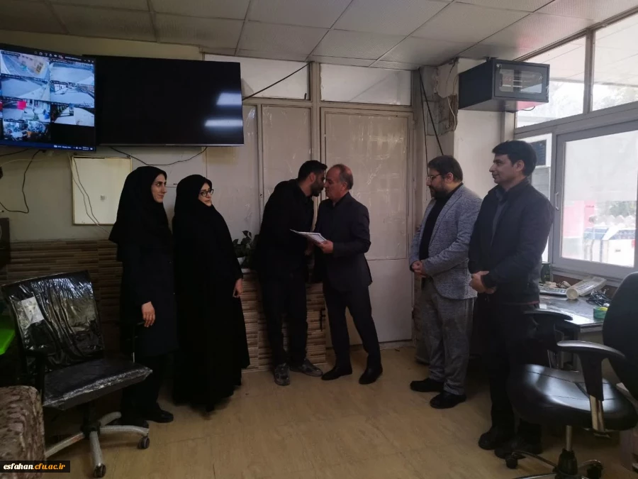 دیدار و تقدیر سرپرست دانشگاه فرهنگیان استان و همراهان از نیروهای حفاظت فیزیکی دانشگاه فرهنگیان اصفهان 7