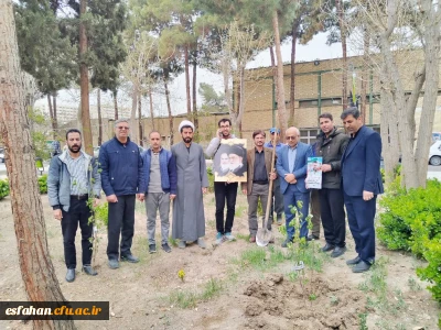 کاشت نهال در دانشکده  علوم انسانی شهید باهنر به یاد رهبر شهید و شهدای دانشجومعلم