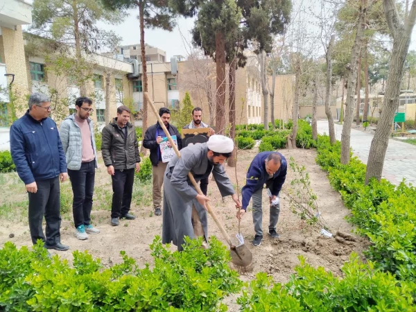 کاشت نهال در دانشکده  علوم انسانی شهید باهنر به یاد رهبر شهید و شهدای دانشجومعلم 6