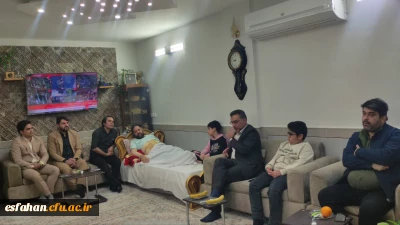 دیدار رئیس دانشگاه فرهنگیان آران و بیدگل و جمعی از مدیران و آموزگاران شهرستان با جانباز دفاع مقدس سوم