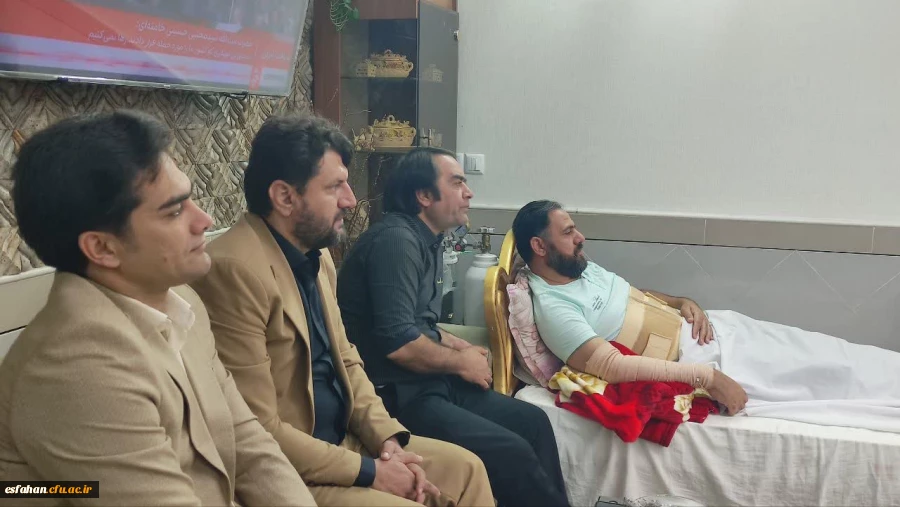 دیدار رئیس دانشگاه فرهنگیان آران و بیدگل و جمعی از مدیران و آموزگاران شهرستان با جانباز دفاع مقدس سوم 4