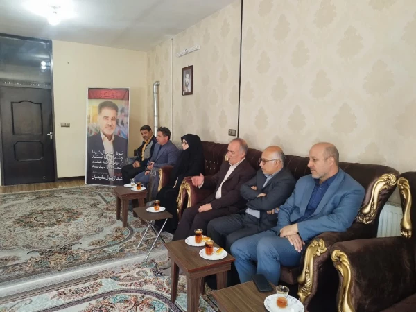 دیدار صمیمانه سرپرست دانشگاه فرهنگیان استان اصفهان با خانواده شهید حاج عبدالرسول سلیمیان 2