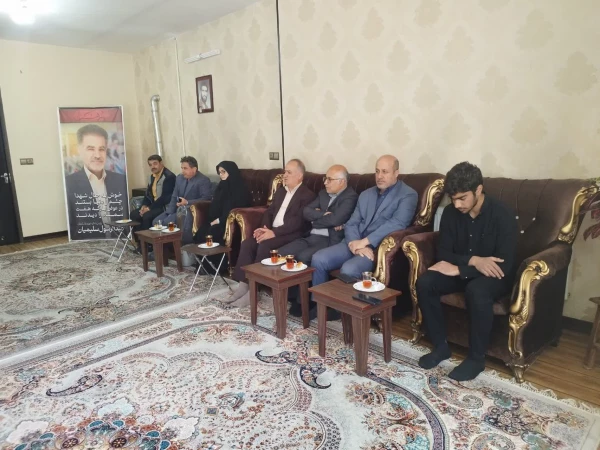 دیدار صمیمانه سرپرست دانشگاه فرهنگیان استان اصفهان با خانواده شهید حاج عبدالرسول سلیمیان 4