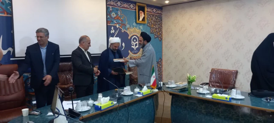 برگزاری مراسم تکریم و معارفه مدیران گروه های الهیات و معارف اسلامی در دانشکده علوم انسانی شهید باهنر 8