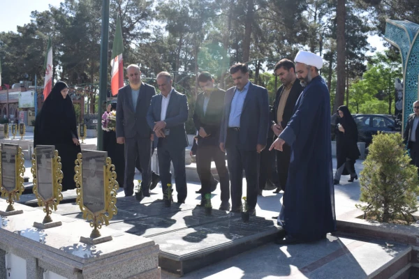 تجدید میثاق مدیران دانشگاه فرهنگیان اصفهان با شهیدان اقتدار 9