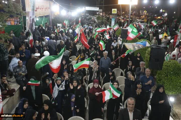 درخشش دانشگاه فرهنگیان اصفهان در ترویج فرهنگ ازدواج آسان؛ برگزاری جشن نمادین ازدواج زوج دانشجو معلم در اجتماع مردمی
اصفهان 3