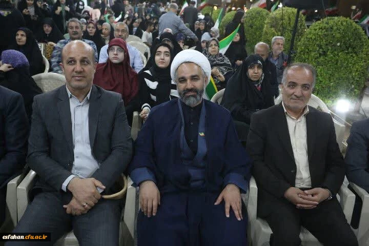 درخشش دانشگاه فرهنگیان اصفهان در ترویج فرهنگ ازدواج آسان؛ برگزاری جشن نمادین ازدواج زوج دانشجو معلم در اجتماع مردمی
اصفهان 10