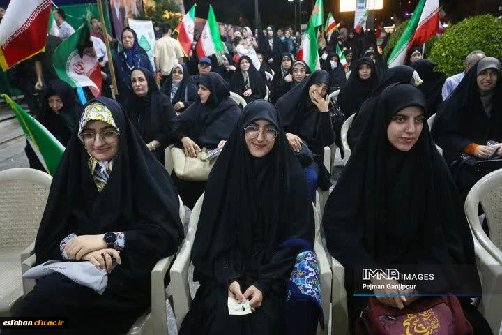 درخشش دانشگاه فرهنگیان اصفهان در ترویج فرهنگ ازدواج آسان؛ برگزاری جشن نمادین ازدواج زوج دانشجو معلم در اجتماع مردمی
اصفهان 5