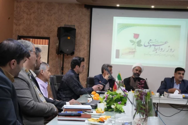 برگزاری مراسم گرامیداشت روز ارتباطات و روابط عمومی در دانشگاه فرهنگیان اصفهان 12
